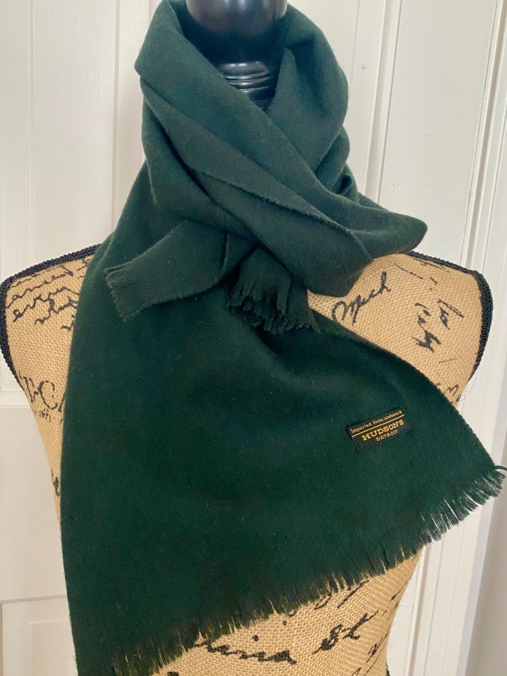 Vintage Forest Green Neck Scarf in Scottish Wool. Rectangle, Fringed.